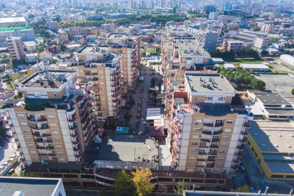 Truall ose Toke ne Tirane - 130,000 Euro