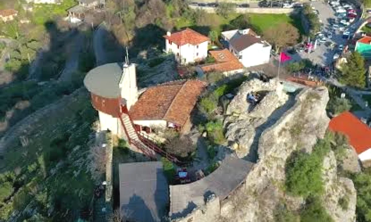 OKAZION! Toke per shitje ne Petrele 