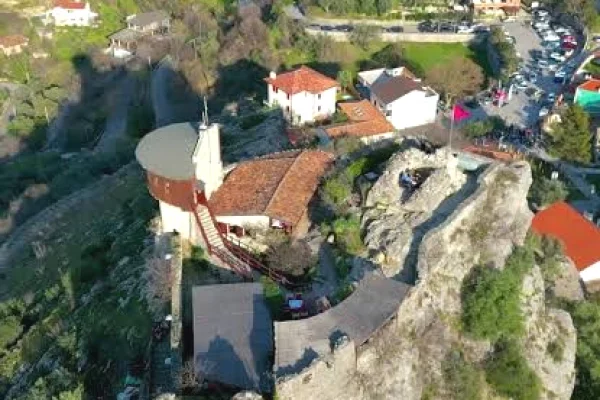 Truall ose Toke ne Tirane - 212,500 Euro