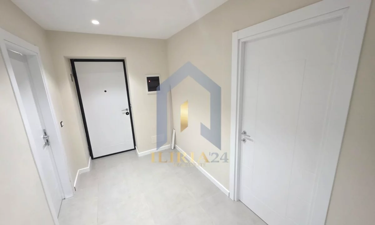 Shtepi ne shitje Apartament ne Tirane, 2+1, Mobilimi Bosh, pa mobiluar, Pagesa 165,000  Euro.