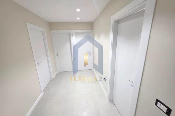 Shtepi ne shitje Apartament ne Tirane, 2+1, Mobilimi Bosh, pa mobiluar, Pagesa 165,000  Euro.