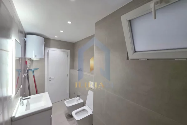 Shtepi ne shitje Apartament ne Tirane, 2+1, Mobilimi Bosh, pa mobiluar, Pagesa 165,000  Euro.