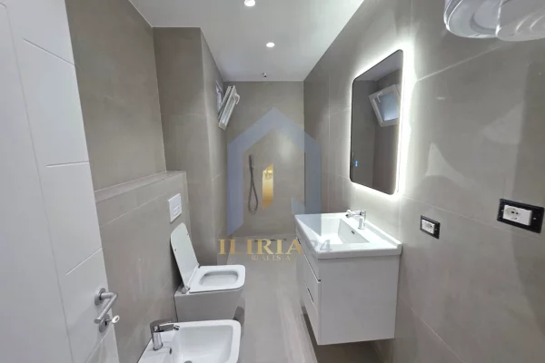 Shtepi ne shitje Apartament ne Tirane, 2+1, Mobilimi Bosh, pa mobiluar, Pagesa 165,000  Euro.