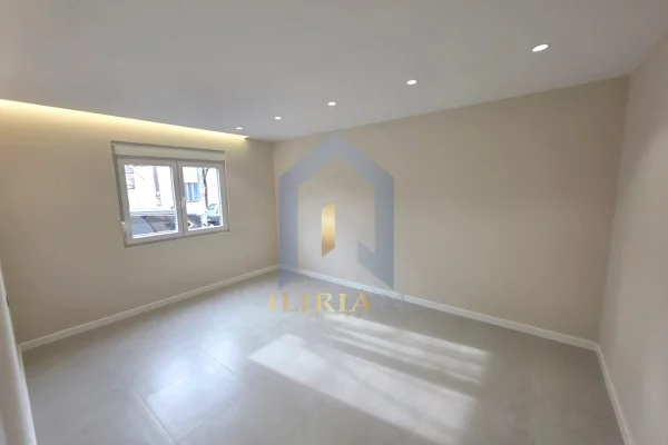 Shtepi ne shitje Apartament ne Tirane, 2+1, Mobilimi Bosh, pa mobiluar, Pagesa 165,000  Euro.