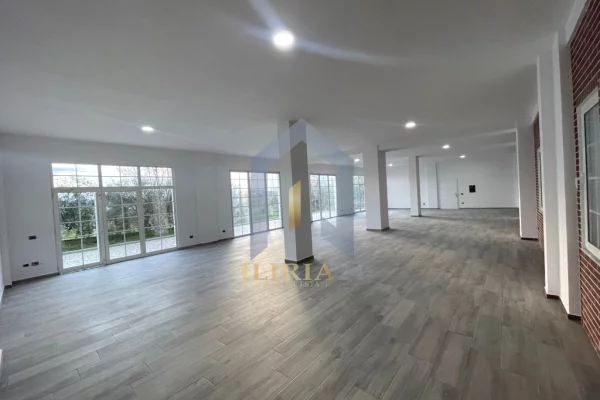 Ambient biznesi me qera 3+1 ne Tirane - 2,000 Euro