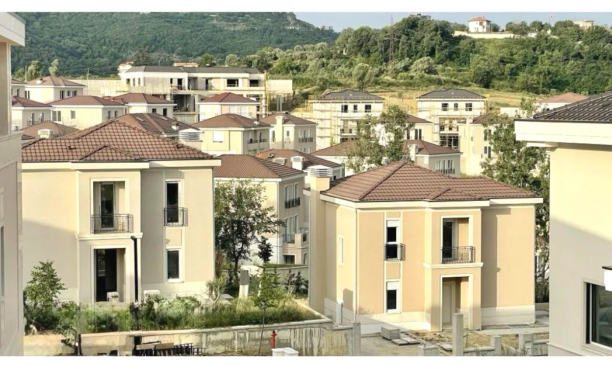 Toke per shitje ne "Lunder" Tirane