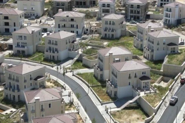 Truall ose Toke ne Tirane - 1,155,000 Euro