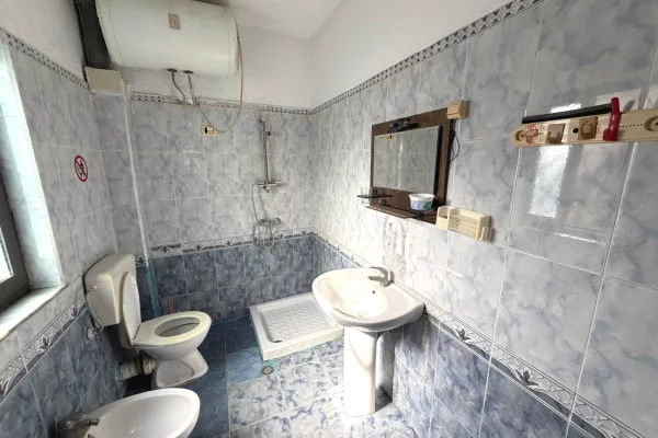 Shtepi me qera Apartament ne Tirane, 1+1, Mobilimi E mobiluar, Pagesa 300  Euro.