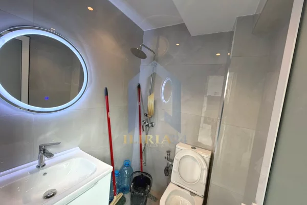 Shtepi ne shitje Apartament ne Tirane, Garsoniere, Mobilimi E mobiluar, Pagesa 88,000  Euro.