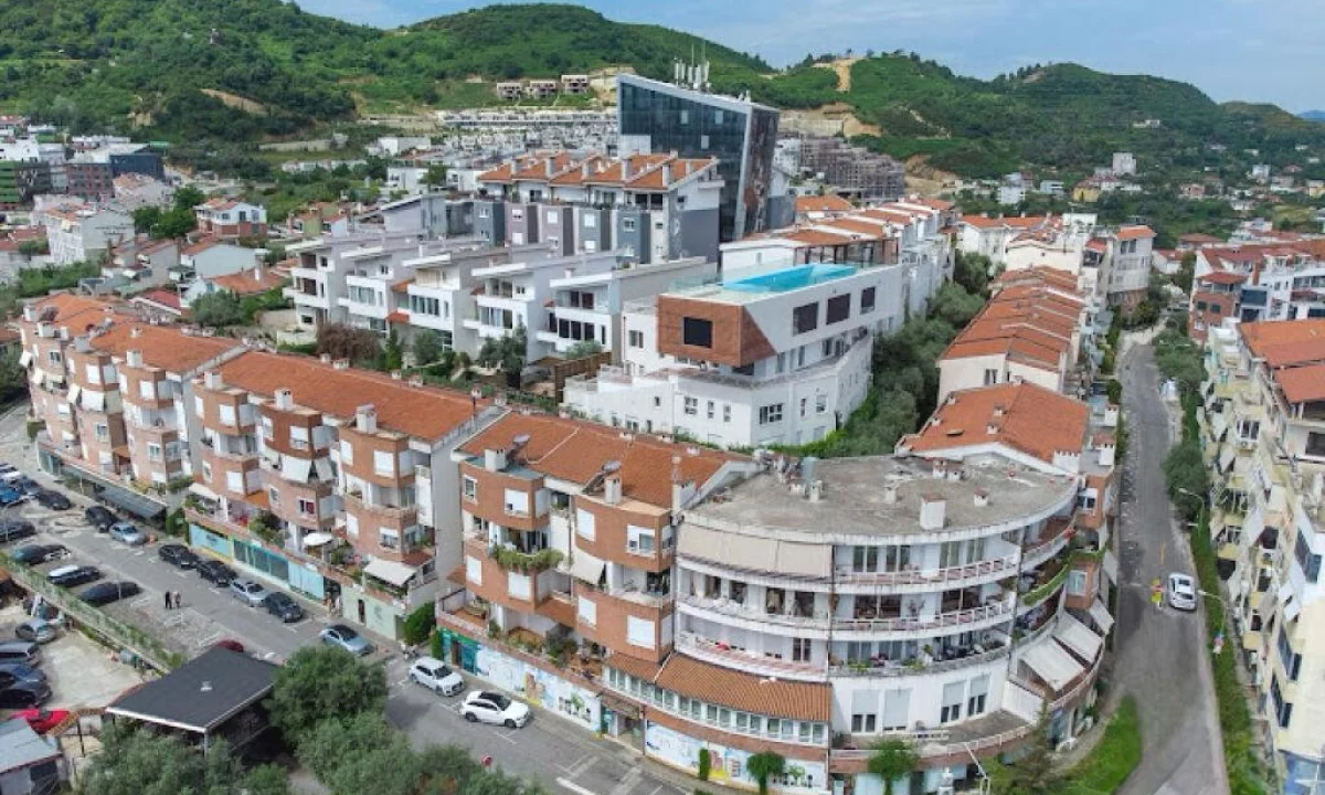 SHITET AMBIENT BIZNESI TEK KODRA E DIELLIT 