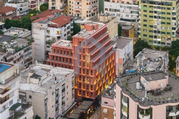 Shtepi ne shitje Apartament ne Tirane, 3+1, Mobilimi Bosh, pa mobiluar, Pagesa 690,000  Euro.