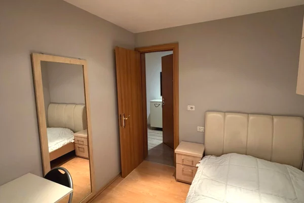 Shtepi me qera Apartament ne Tirane, 2+1, Mobilimi E mobiluar, Pagesa 550  Euro.