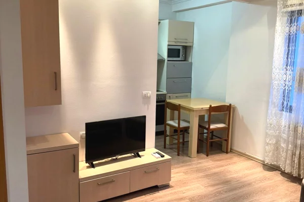 Shtepi me qera Apartament ne Tirane, 2+1, Mobilimi E mobiluar, Pagesa 550  Euro.