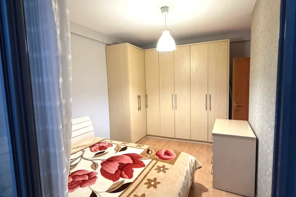 Shtepi me qera Apartament ne Tirane, 2+1, Mobilimi E mobiluar, Pagesa 550  Euro.