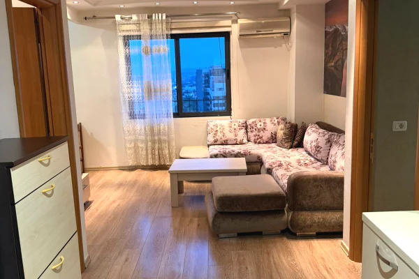Shtepi me qera Apartament ne Tirane, 2+1, Mobilimi E mobiluar, Pagesa 550  Euro.