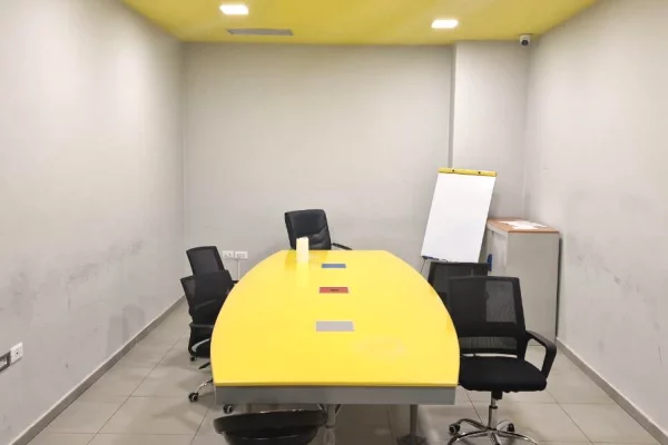 AMBIENT BIZNESI PER SHITHE TEK RRUGA E KAVAJES