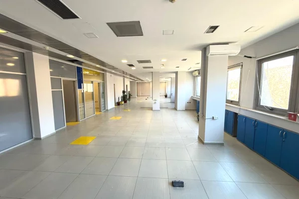 AMBIENT BIZNESI PER SHITHE TEK RRUGA E KAVAJES