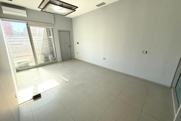 Ambient biznesi ne shitje 1+1 ne Tirane - 2,244,200 Euro