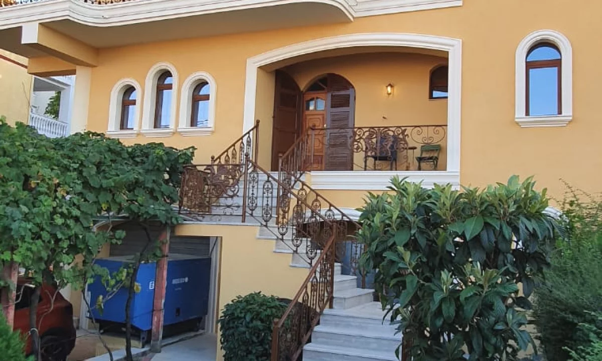 Shtepi me qera Vila Luksoze ne Tirane, 5+1, Mobilimi E mobiluar, Pagesa 1,500  Euro.