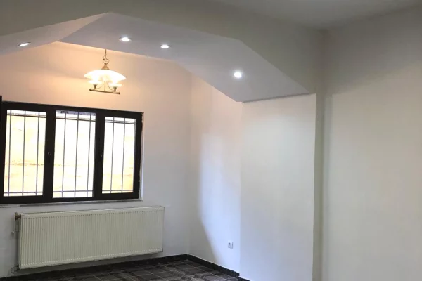 Ambient Biznesi 3+1+2 tek Rruga e Kavajes