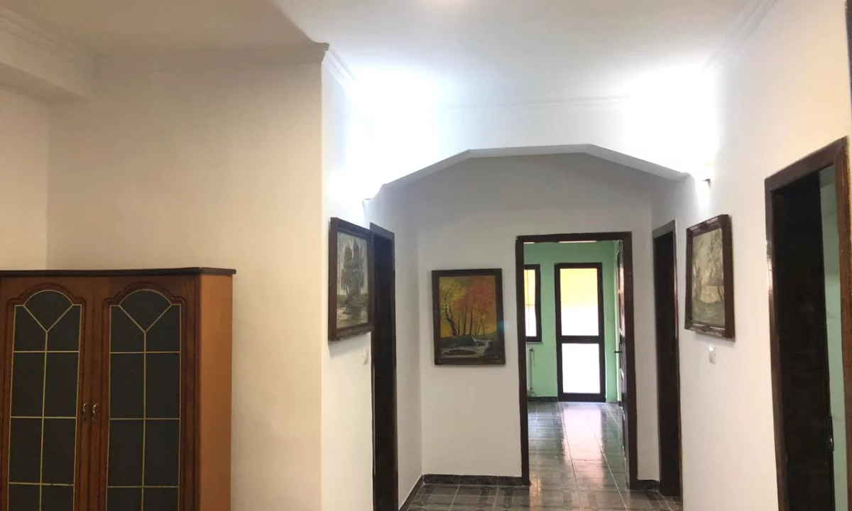 Ambient Biznesi 3+1+2 tek Rruga e Kavajes