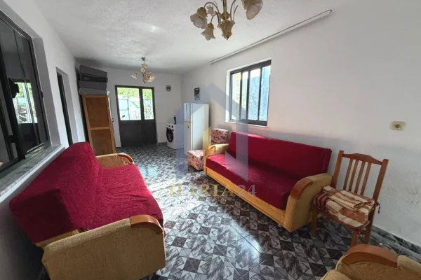 Shtepi me qera Apartament ne Tirane, 1+1, Mobilimi E mobiluar, Pagesa 300  Euro.