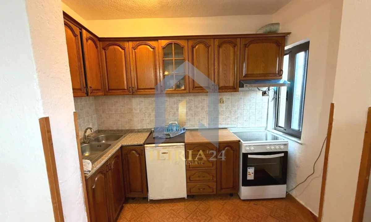 Shtepi me qera Apartament ne Tirane, 1+1, Mobilimi E mobiluar, Pagesa 300  Euro.