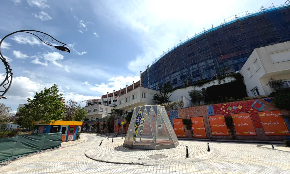 Shtepi ne shitje Apartament ne Tirane, 2+1, Mobilimi Bosh, pa mobiluar, Pagesa 195,032  Euro.