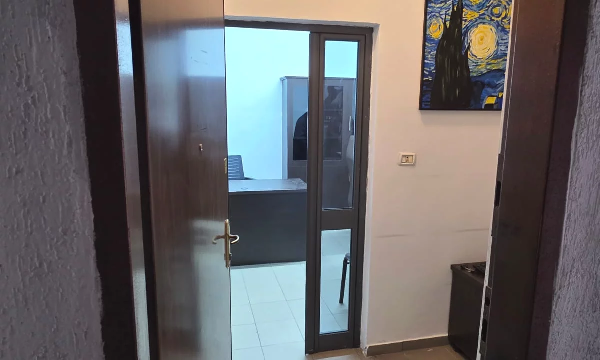 Jepet ambient biznesi  me qera ne zonen e  Bllokut