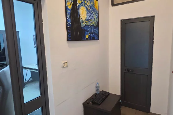 Ambient biznesi me qera 3+1 ne Tirane - 450 Euro