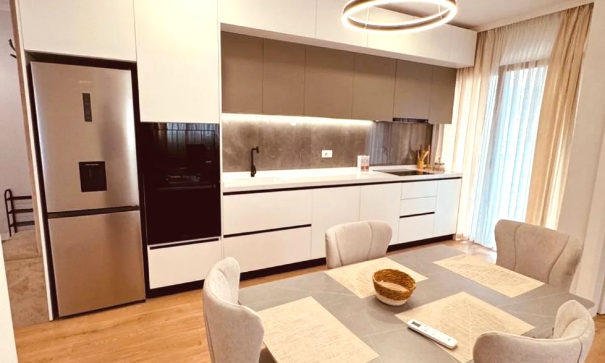 Shtepi me qera Apartament ne Tirane, 2+1, Mobilimi Bosh, pa mobiluar, Pagesa 1,300  Euro.