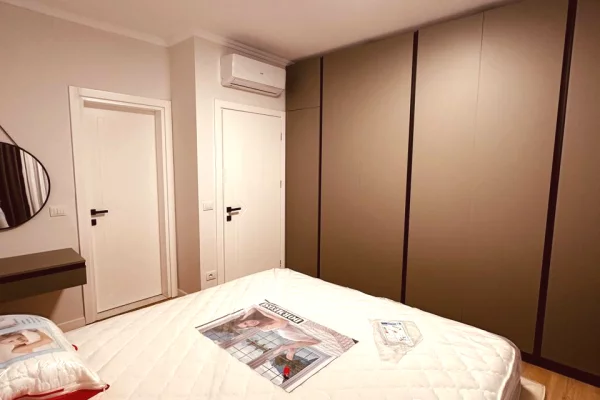 Shtepi me qera Apartament ne Tirane, 2+1, Mobilimi Bosh, pa mobiluar, Pagesa 1,300  Euro.