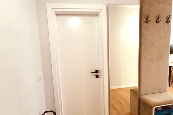 Shtepi me qera Apartament ne Tirane, 2+1, Mobilimi Bosh, pa mobiluar, Pagesa 1,300  Euro.