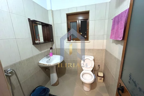 Shtepi me qera Apartament ne Tirane, 2+1, Mobilimi E mobiluar, Pagesa 400  Euro.