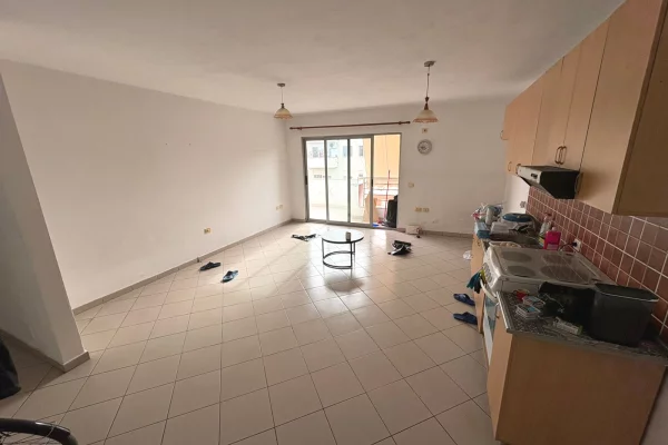 Shtepi me qera Apartament ne Tirane, 2+1, Mobilimi Bosh, pa mobiluar, Pagesa 700  Leke.