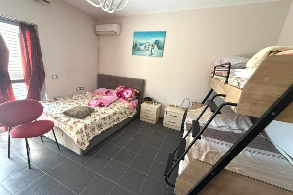 Shtepi ne shitje Apartament ne Durres, 1+1, Mobilimi E mobiluar, Pagesa 75,000,000  Euro.