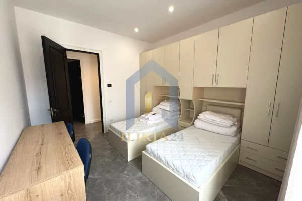 Shtepi me qera 2+1 ne Tirane - 1,400 Euro