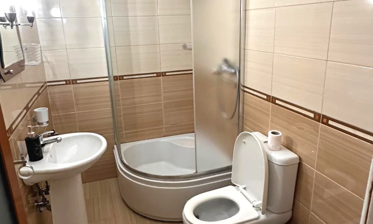 Shtepi me qera Shtepi Private ne Tirane, Garsoniere, Mobilimi E mobiluar, Pagesa 300  Euro.