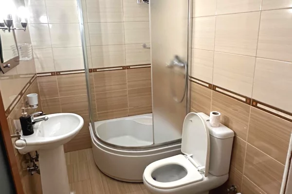 Shtepi me qera Garsoniere ne Tirane - 300 Euro