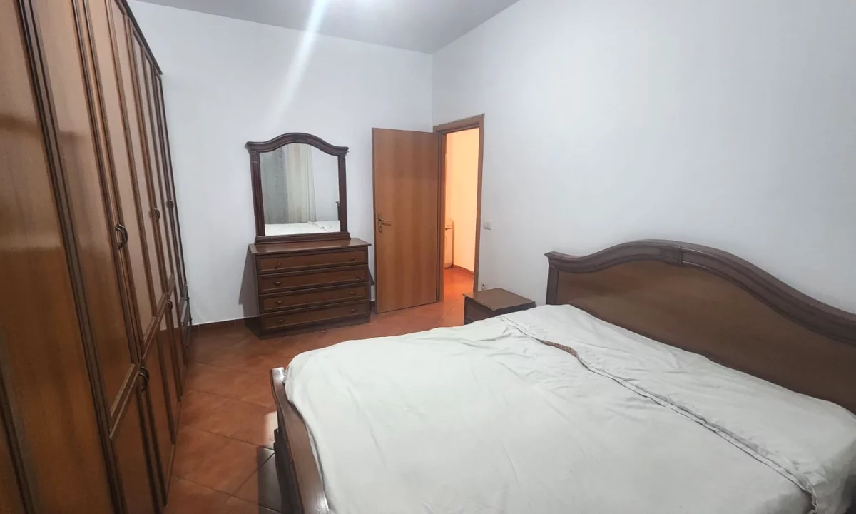 Shtepi me qera Apartament ne Tirane, 2+1, Mobilimi E mobiluar, Pagesa 600  Euro.