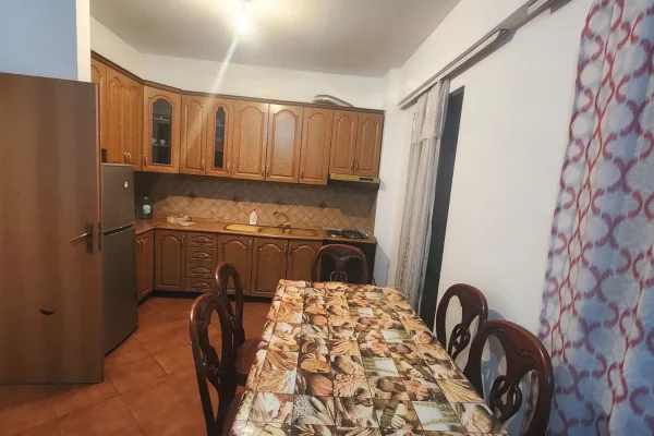 Shtepi me qera Apartament ne Tirane, 2+1, Mobilimi E mobiluar, Pagesa 600  Euro.