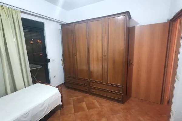 Shtepi me qera Apartament ne Tirane, 2+1, Mobilimi E mobiluar, Pagesa 600  Euro.