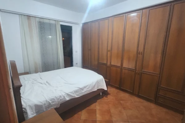 Shtepi me qera Apartament ne Tirane, 2+1, Mobilimi E mobiluar, Pagesa 600  Euro.