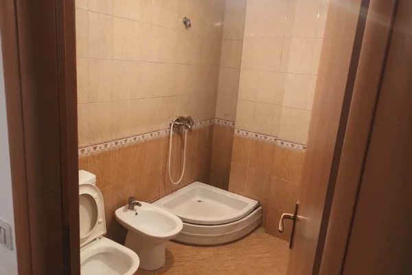 Shtepi me qera Apartament ne Tirane, 2+1, Mobilimi E mobiluar, Pagesa 600  Euro.