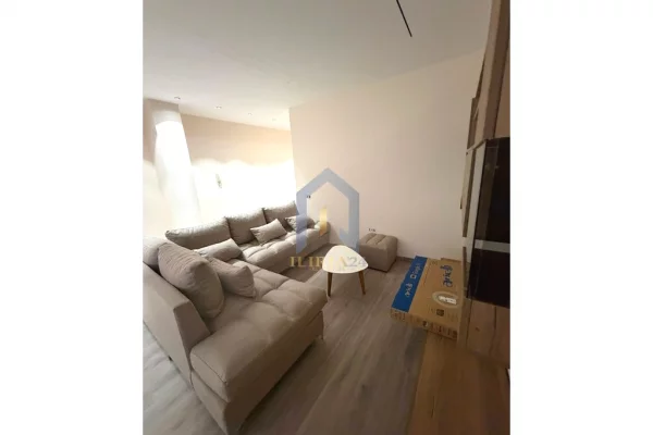 Shtepi me qera Apartament ne Tirane, 3+1, Mobilimi E mobiluar, Pagesa 1,400  Euro.