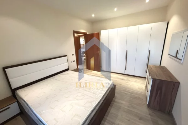 Shtepi me qera Apartament ne Tirane, 3+1, Mobilimi E mobiluar, Pagesa 1,400  Euro.