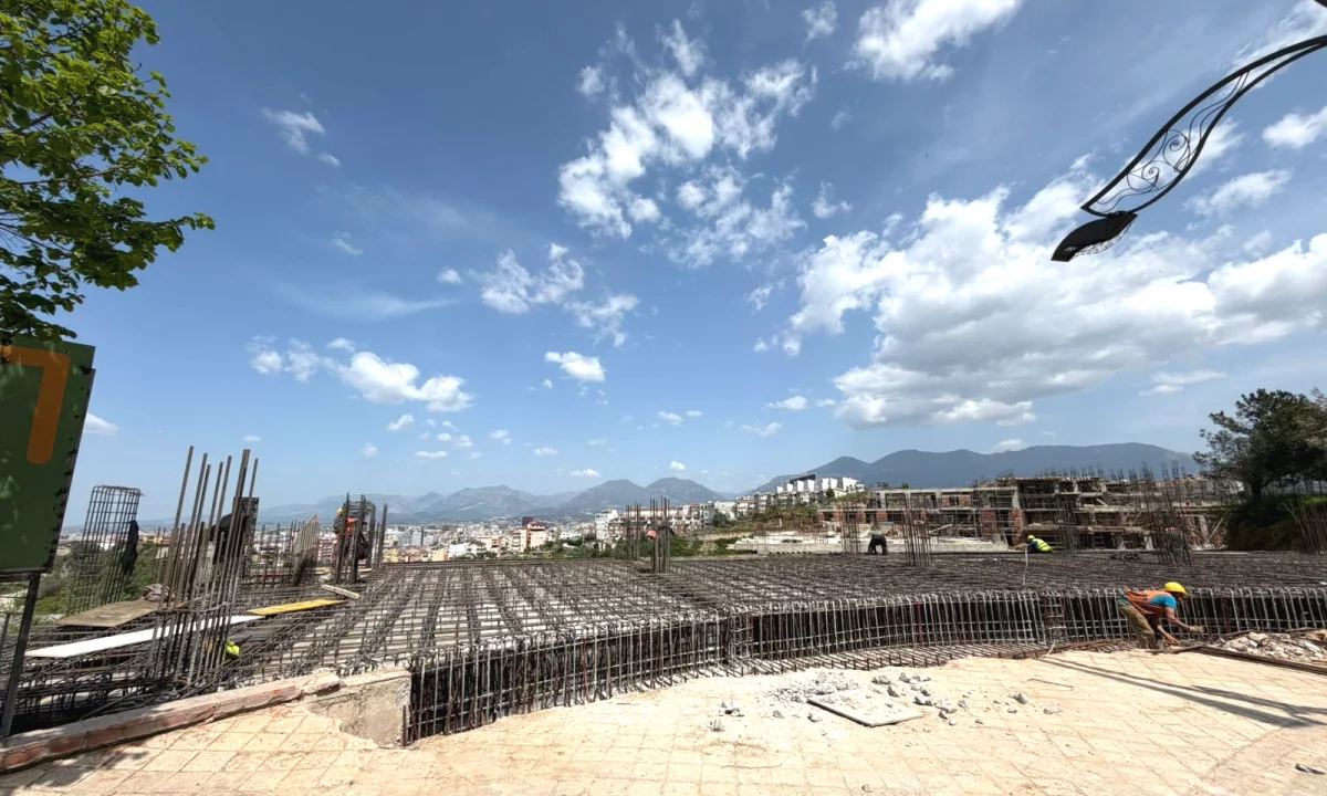 Post Parkimi per shitje tek “Kodra e Diellit”