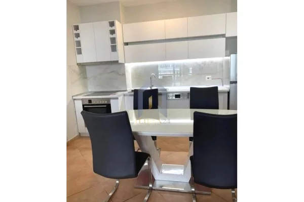 Shtepi ne shitje Apartament ne Tirane, 2+1, Mobilimi E mobiluar, Pagesa 175,000  Euro.