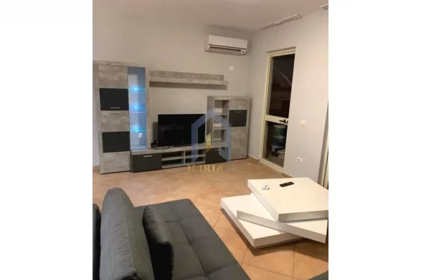 Shtepi ne shitje Apartament ne Tirane, 2+1, Mobilimi E mobiluar, Pagesa 175,000  Euro.