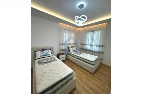 Shtepi ne shitje Apartament ne Tirane, 2+1, Mobilimi E mobiluar, Pagesa 265,000  Euro.